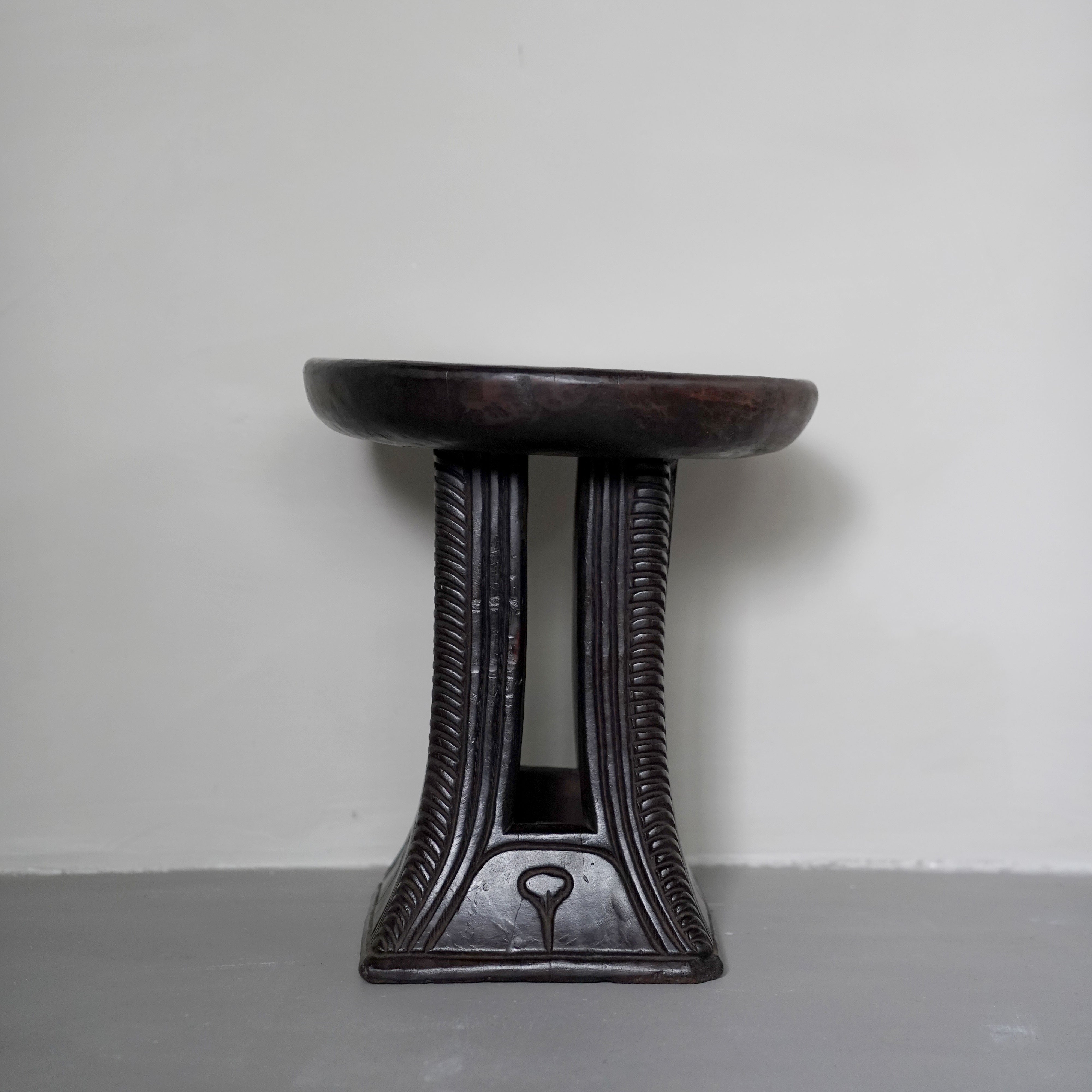 Cameroon Stool 02