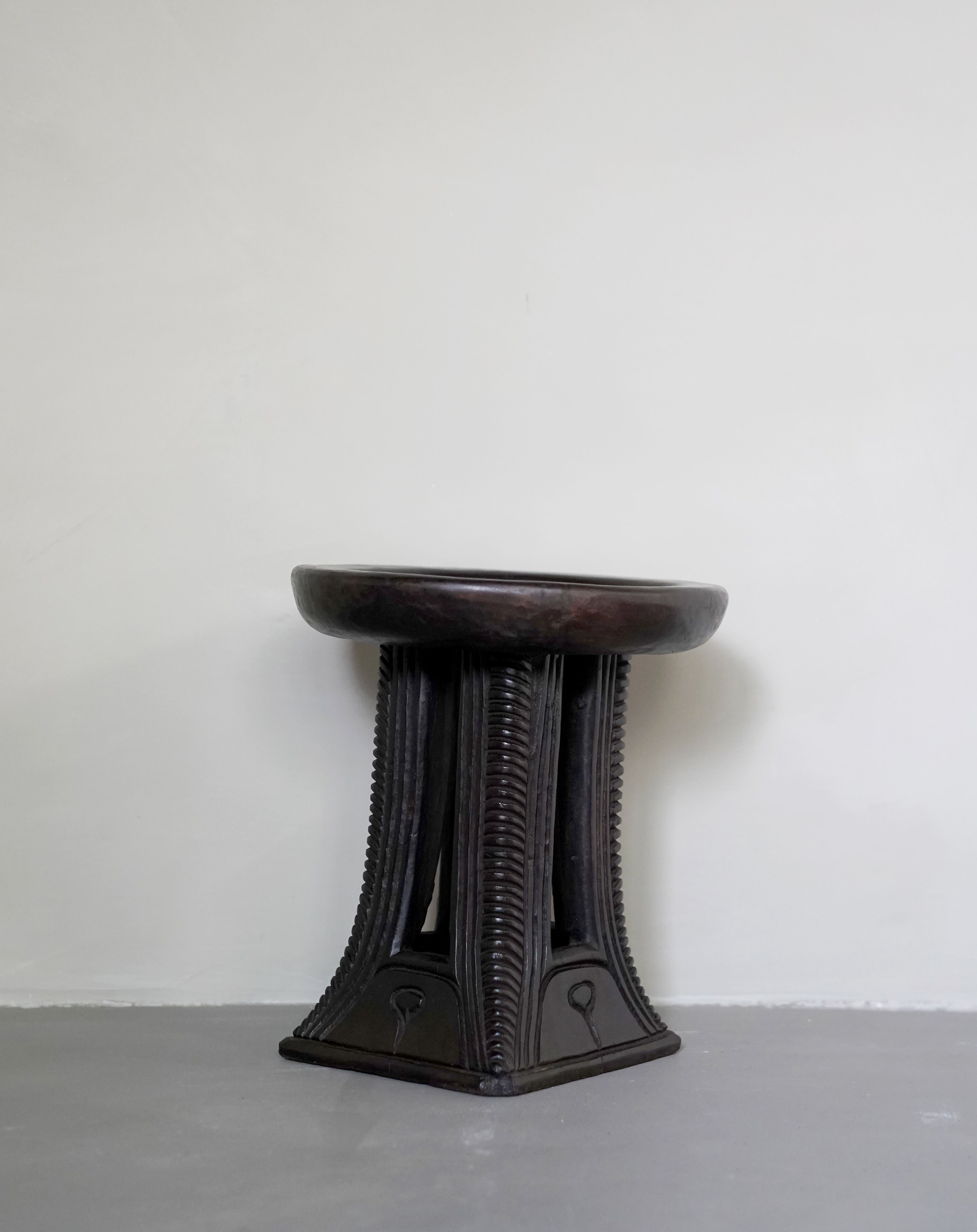 Cameroon Stool 02